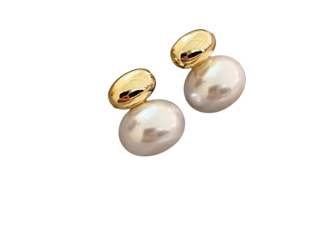 Gold Chunky Pearl Earrings