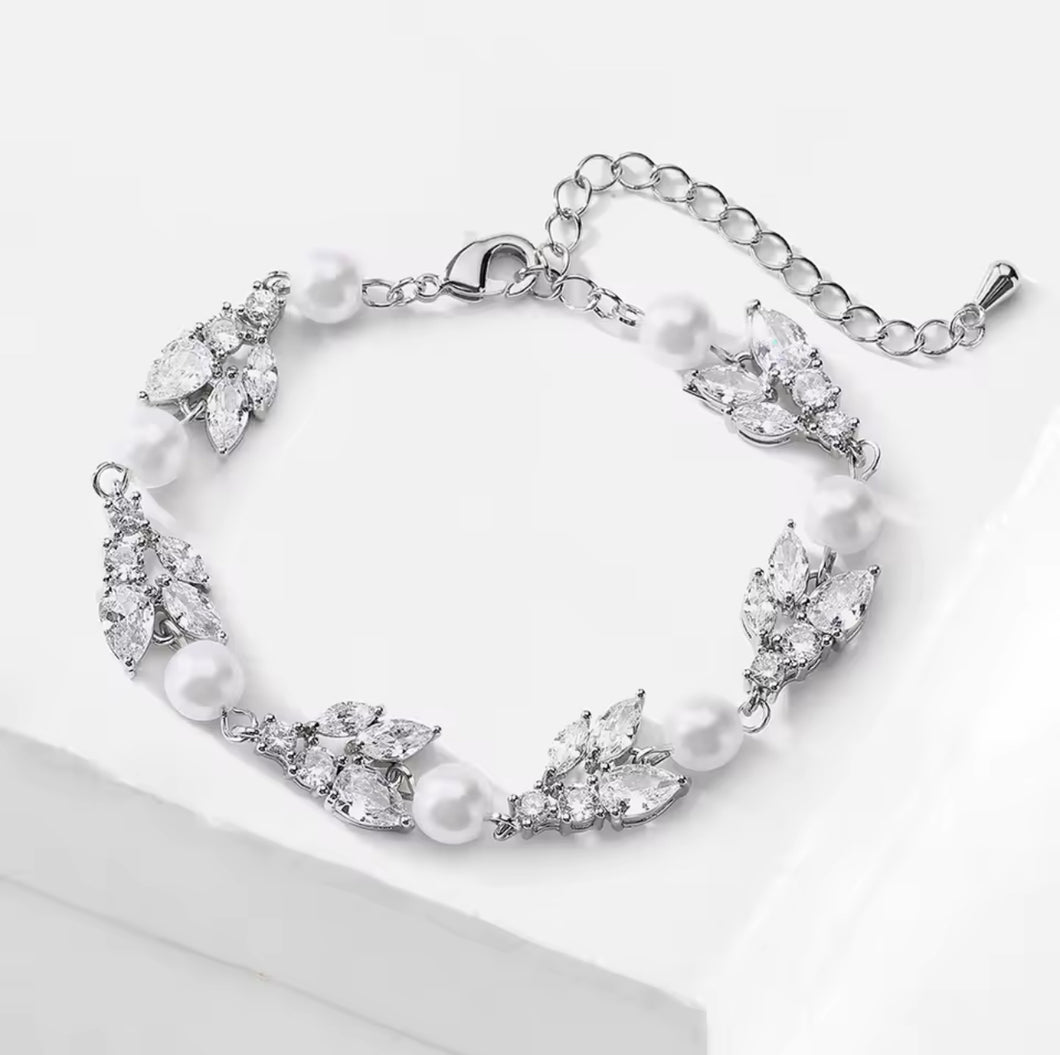 Pearl & Diamante Bracelet